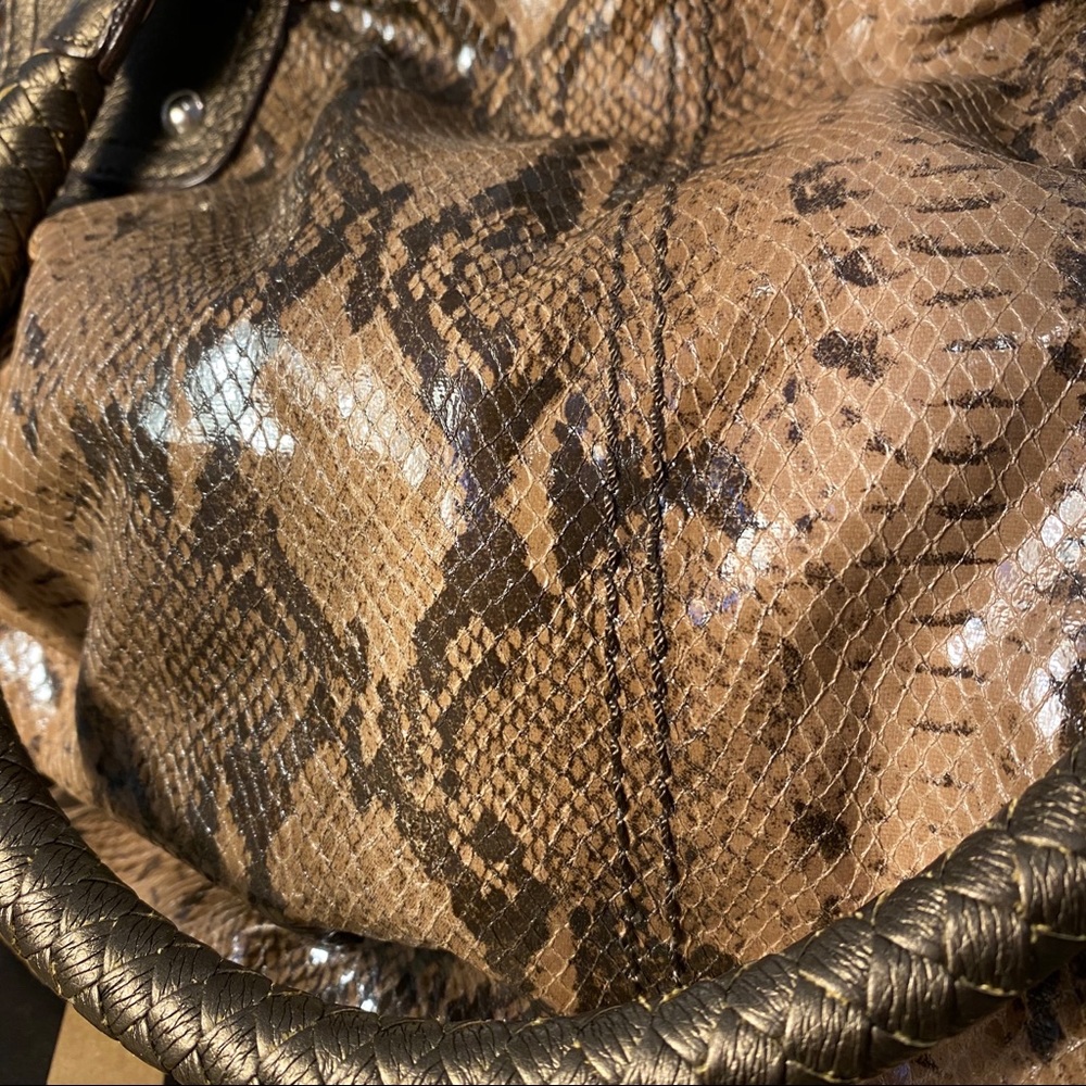 Relic Purse - Picture 3 of 10